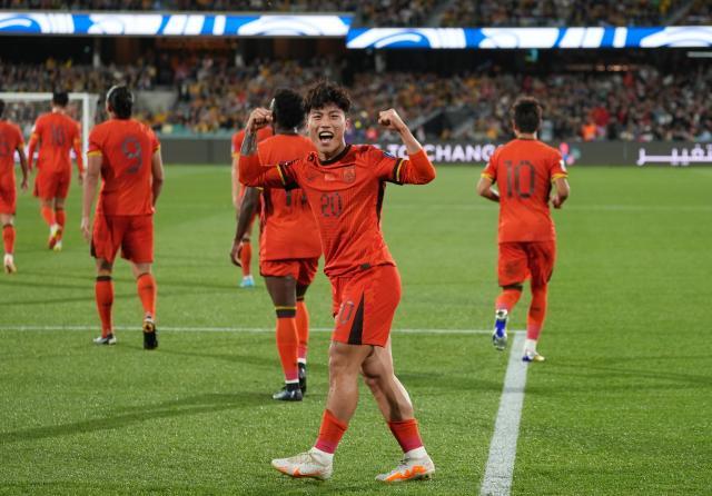 谢文能首球夜却满怀遗憾：伤退后目睹输球有心无力