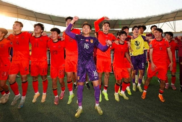 皇冠体育APP下载-22年首入决赛！越媒：中国足球放弃“捷径”，放弃归化押宝本土|阿联酋|U23|中国队|越南|艾克森_新浪体育_新浪新闻